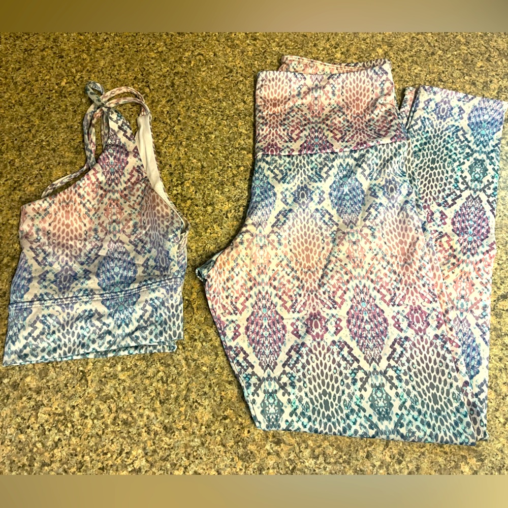 Onzie Yoga Set - Leggings and Bra Top